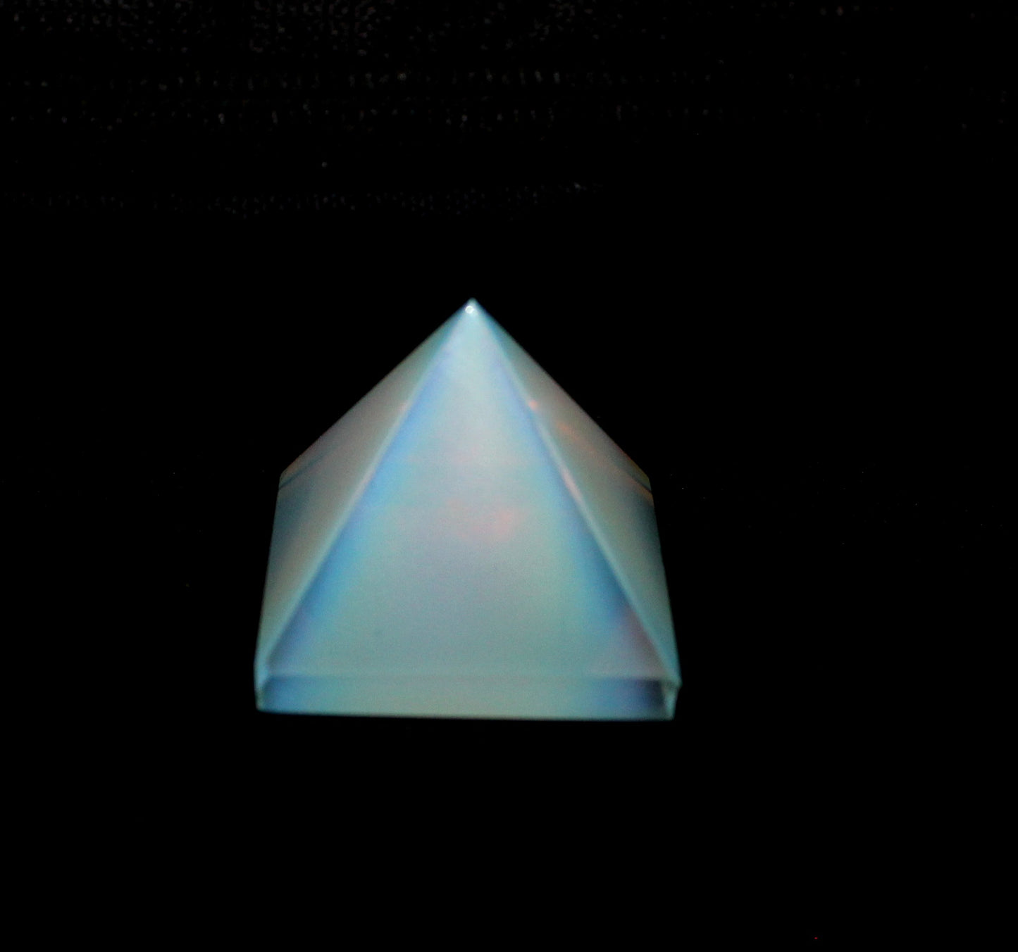 Opalite 30 mm Pyramid
